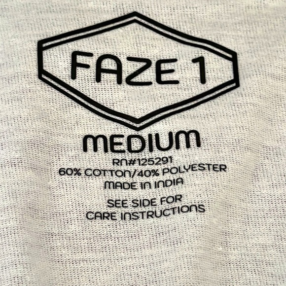 Japanese city scene white M tank top - Picture 3 of 4